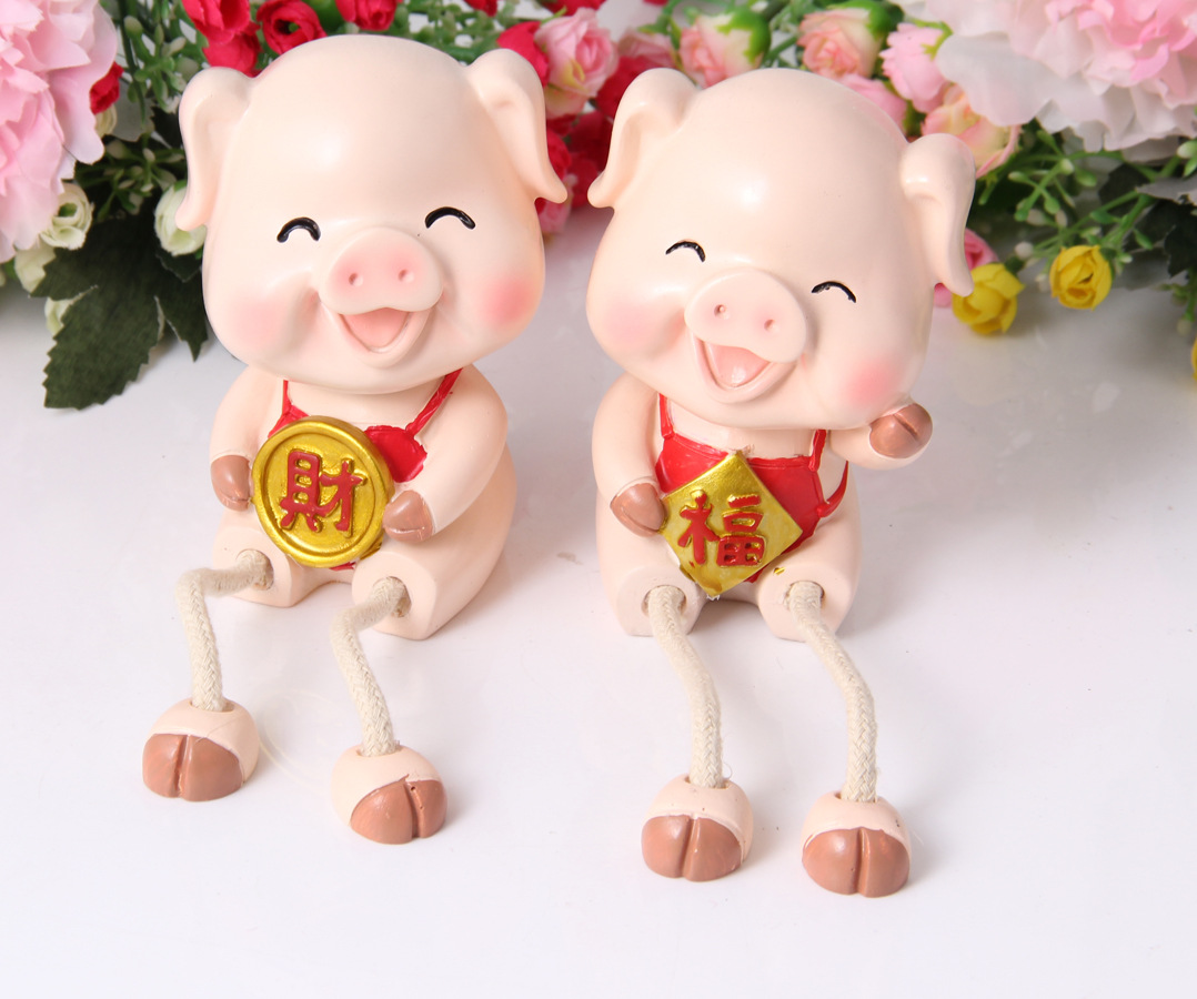 新款家居裝飾新風(fēng)尚 解析吊腳福財豬樹脂擺件與存錢罐的批發(fā)商機